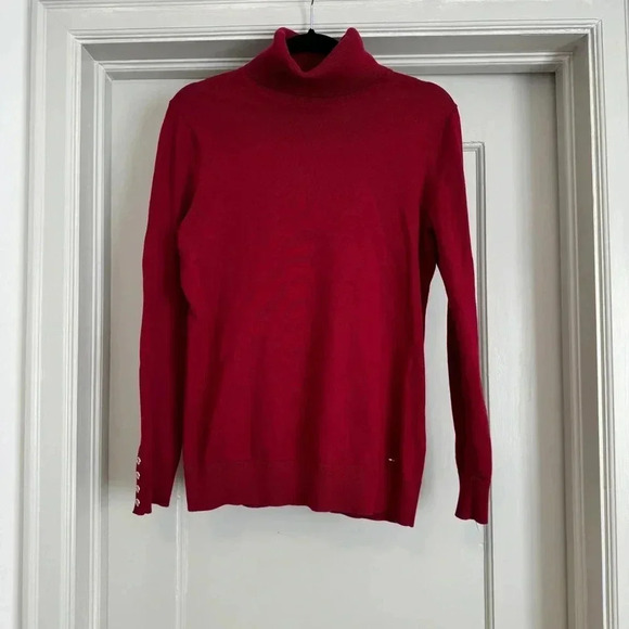 Tommy Hilfiger deep red turtleneck sweater with button detail on sleeve size M - Picture 2 of 9